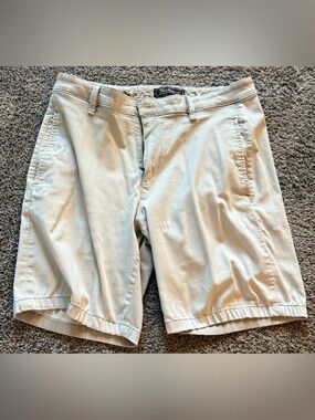 Heritage Men's Light Khaki Flat-Front Shorts